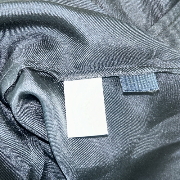 Banana Republic: 100% Black, Silk Top: Size 4 - Picture 7 of 7